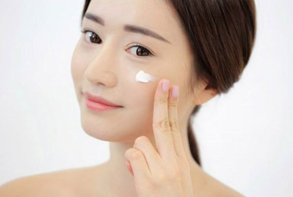 Các Yếu Tố Ảnh Hưởng Đến Tần Suất Bôi Kem Dưỡng Ẩm